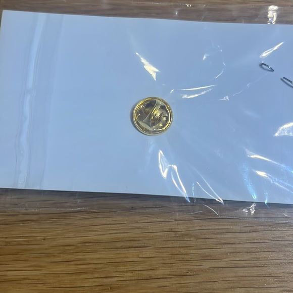 Daisy Foundation Reward pin new! - Picture 3 of 3